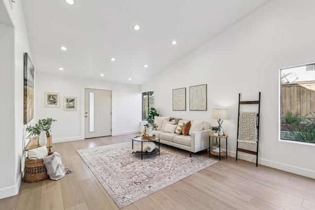 Detail Gallery Image 10 of 35 For 8979 Knaul Ct, San Diego,  CA 92129 - 5 Beds | 5/1 Baths