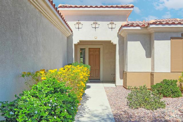 81876 Avenida Sombra, Indio CA: https://media.crmls.org/mediaz/2f1bbee9-559c-4760-9376-c4c55a242415.jpg
