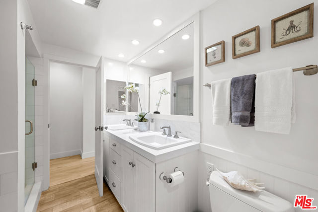 23908 De Ville Way, Malibu CA: https://media.crmls.org/mediaz/2f1c02dd-8494-45c3-9c27-45c0962a361e.jpg