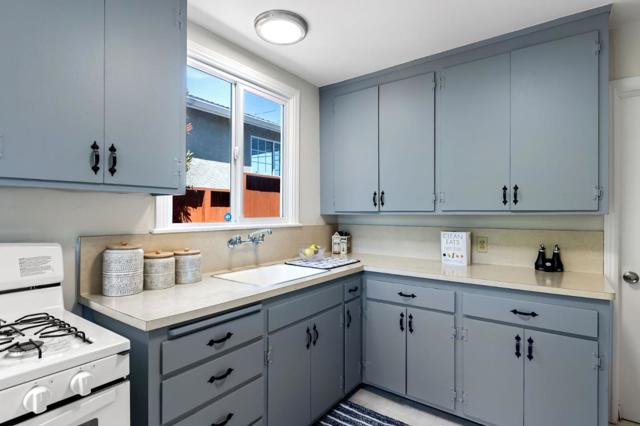 519 Park Boulevard, Millbrae CA: https://media.crmls.org/mediaz/2f1c5f5e-a3a5-4f17-bb2b-6107b5e7d7ba.jpg