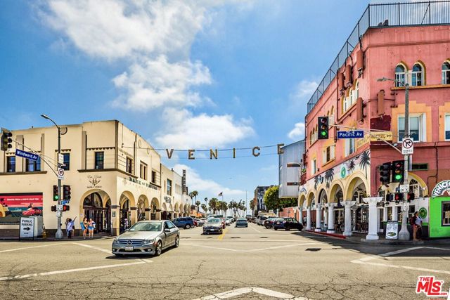 28 Ozone Avenue, Venice CA: https://media.crmls.org/mediaz/2f1c721d-76fe-48c4-9890-cae55bce9dab.jpg