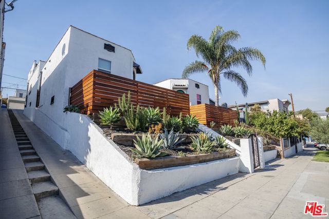 329 N Alexandria Avenue, Los Angeles CA: https://media.crmls.org/mediaz/2f1ce582-bd47-4c21-b988-facf592e6af1.jpg
