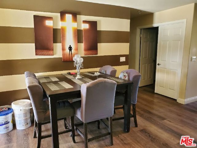 527 Shady Meadow Court, Bakersfield CA: https://media.crmls.org/mediaz/2f1e78e4-38ff-4210-baf0-08192518ce26.jpg