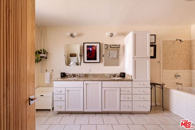 110 S Brighton Street, Burbank CA: https://media.crmls.org/mediaz/2f1e8ebe-6f6b-4112-97dc-15fbca4c7f4b.jpg