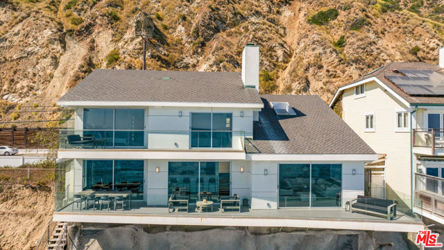 19640 Pacific Coast Highway, Malibu CA: https://media.crmls.org/mediaz/2f1ecd28-c5b3-486f-b187-416f4ca20e0a.jpg