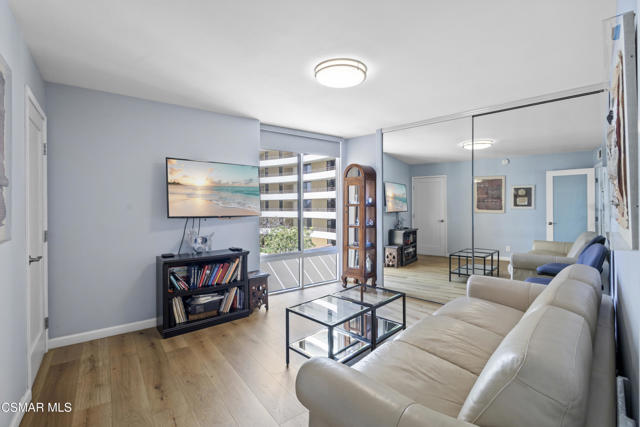 4335 Marina City, Marina del Rey CA: https://media.crmls.org/mediaz/2f1f4d27-7c7e-4850-9592-3ee8427ccbb7.jpg