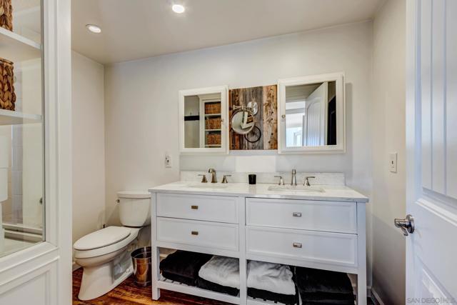 23898 Crown Hill Ln, Escondido CA: https://media.crmls.org/mediaz/2f1f58e1-ef61-493c-a4d6-776b76aef129.jpg