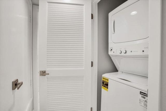 200 E Racquet Club Road, Palm Springs CA: https://media.crmls.org/mediaz/2f1f798f-de69-4cdd-8080-de9be0611c22.jpg