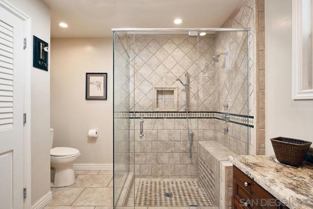 105 Antigua Ct, Coronado CA: https://media.crmls.org/mediaz/2f2001c0-3f2d-4f37-96a0-0c608b482627.jpg