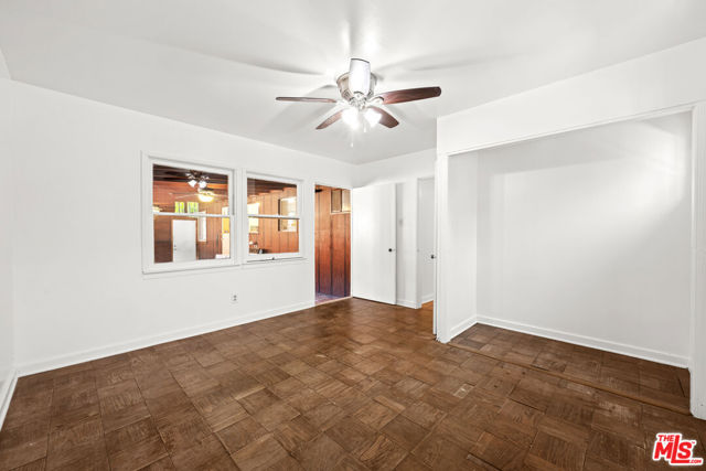 2333 Warwick Avenue, Los Angeles CA: https://media.crmls.org/mediaz/2f209cb9-d61b-41e4-906a-84c621bd9f1f.jpg