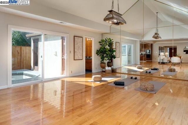 41366 Charlita Ct, Fremont CA: https://media.crmls.org/mediaz/2f20b795-6b5f-4337-a00b-231320662d69.jpg