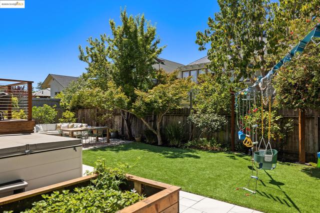 2842 Ashby Ave, Berkeley CA: https://media.crmls.org/mediaz/2f21bfce-a279-4337-b551-caf3d3219888.jpg