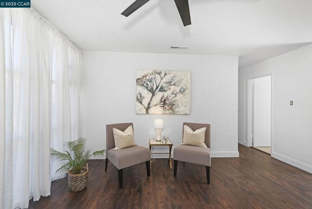 3189 Fitzpatrick Dr, Concord CA: https://media.crmls.org/mediaz/2f21d3b6-abbe-422a-b8a0-7a3ebc311cc8.jpg