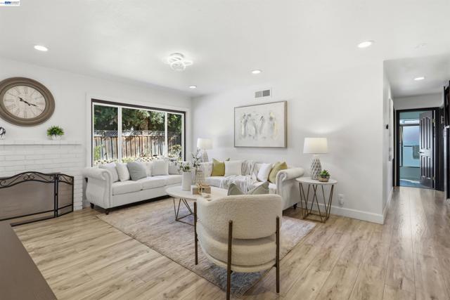 Image 11 of 39 For 4972 Minas Dr