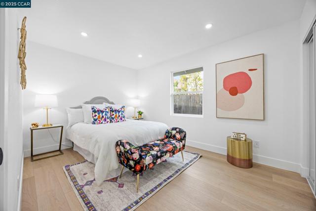 2133 39Th Ave, Oakland CA: https://media.crmls.org/mediaz/2f220033-f526-4325-8bb0-74262c8731fd.jpg