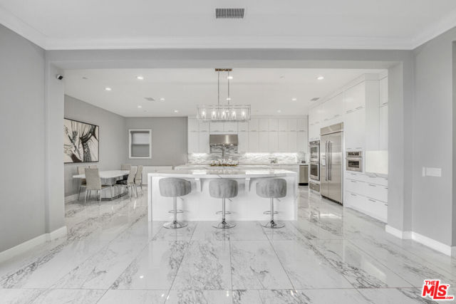 20254 Liverpool Way, Porter Ranch CA: https://media.crmls.org/mediaz/2f2237fa-cd50-4a40-a998-6b7b8c9cf5d6.jpg