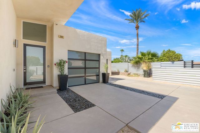 2461 N Junipero Avenue, Palm Springs, CA 92262