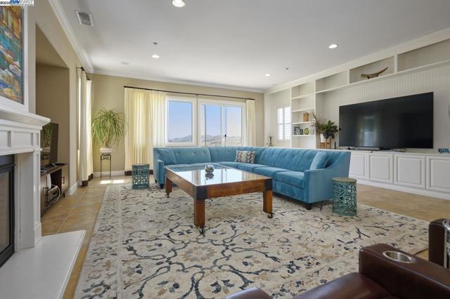 3272 Ashbourne Cir, San Ramon CA: https://media.crmls.org/mediaz/2f226037-b7c1-486b-ab7b-54546a5ab1d0.jpg