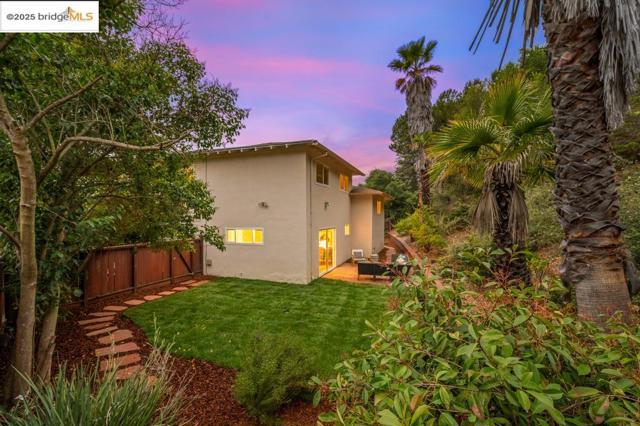 21 Maggiora Ct, Oakland CA: https://media.crmls.org/mediaz/2f22fbdb-55b4-44a8-b17d-b4061e2b304d.jpg