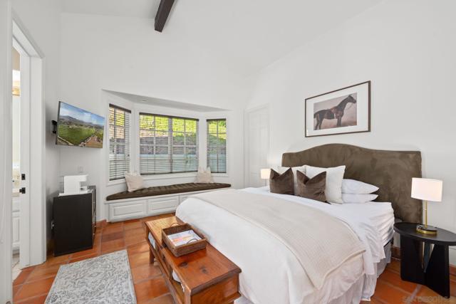 5354 El Camino Del Norte, Rancho Santa Fe CA: https://media.crmls.org/mediaz/2f2354db-8244-4dd4-a13c-0f65adb28d4c.jpg