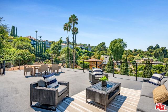 1046 Oban Drive, Los Angeles CA: https://media.crmls.org/mediaz/2f236165-ae08-4f7c-9d99-02ac4424d023.jpg