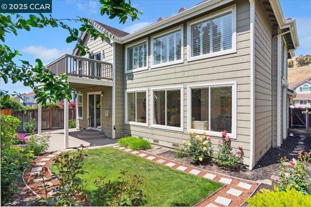 3062 Windmill Canyon Dr, Clayton CA: https://media.crmls.org/mediaz/2f23a0de-e994-4537-b880-b282a9feb02e.jpg