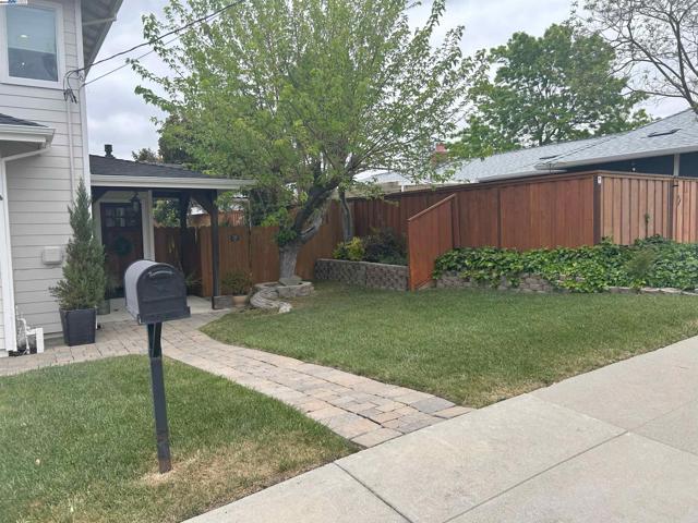 588 E Angela St, Pleasanton CA: https://media.crmls.org/mediaz/2f23f8fa-60cf-412a-b76b-039616bc6414.jpg