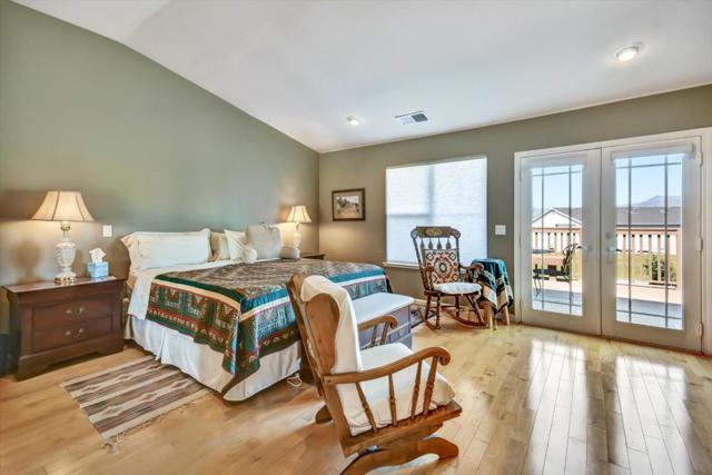 525 Heatherwood Estates Drive, Hollister CA: https://media.crmls.org/mediaz/2f23f932-f1df-4535-970d-d0aff46dd926.jpg
