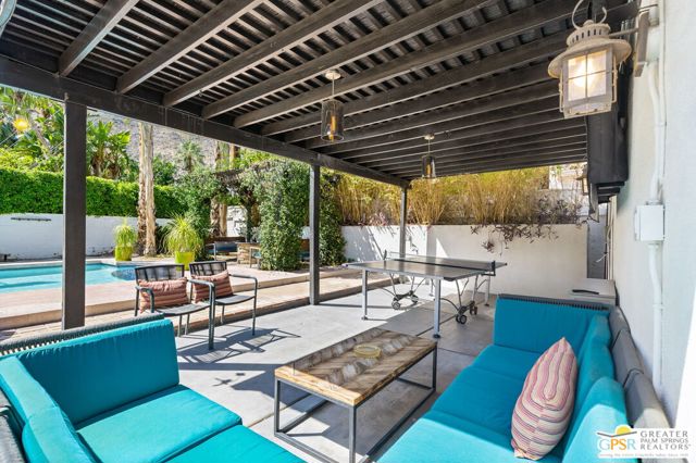 1861 S Palm Canyon Drive, Palm Springs CA: https://media.crmls.org/mediaz/2f24c9ec-a1aa-4d7a-88b0-bbd070165995.jpg