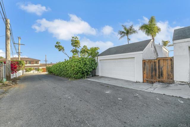 644 Grant Street, Oceanside CA: https://media.crmls.org/mediaz/2f24d107-254a-4594-b5be-6fd897a29a5f.jpg