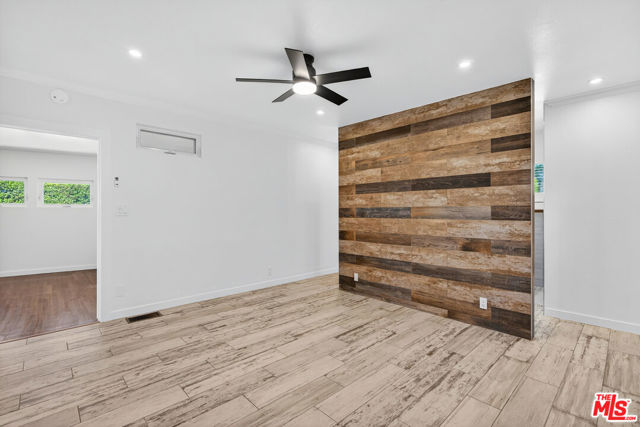 2121 Marine Street, Santa Monica CA: https://media.crmls.org/mediaz/2f24ffed-a297-40be-be90-4f0ade558554.jpg