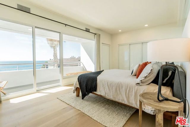 21349 Rambla Vista, Malibu CA: https://media.crmls.org/mediaz/2f2548cc-7f3a-404c-9bbb-a745fde55054.jpg