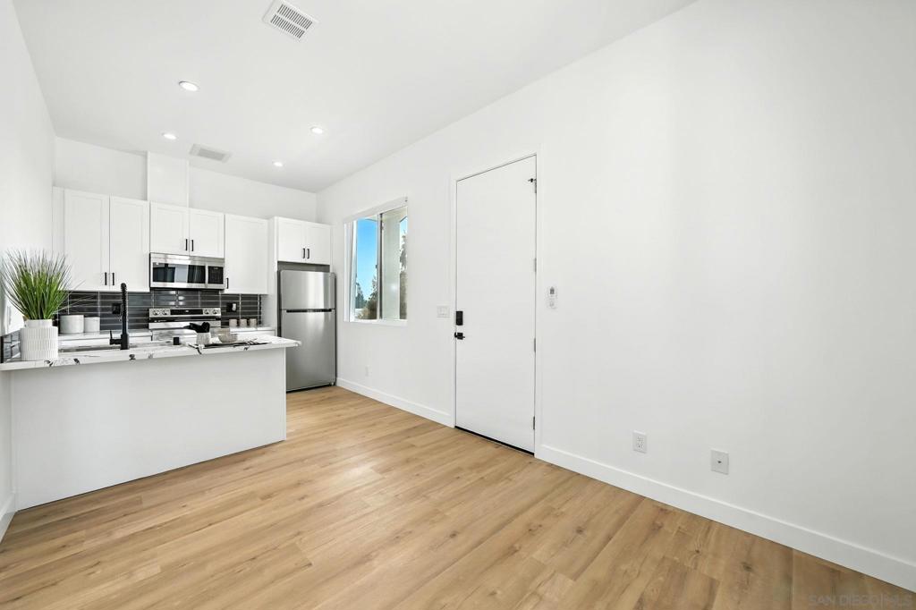 MLS #250040202SD image #5