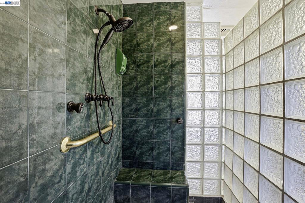 https://media.crmls.org/mediaz/2f259854-e6b6-488b-a14f-729133876217.jpg?preset=X-Large