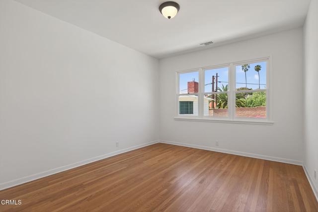 181 197 Klamath Street, Ventura CA: https://media.crmls.org/mediaz/2f25a166-7af0-4cc0-bb8f-0bf2d237a6a3.jpg