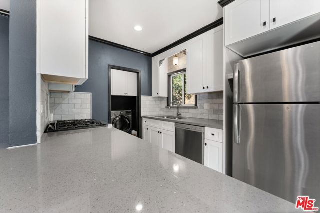 7083 Highcliff Trail, Tujunga CA: https://media.crmls.org/mediaz/2f25afba-9517-47f5-abe2-584cf505dc28.jpg