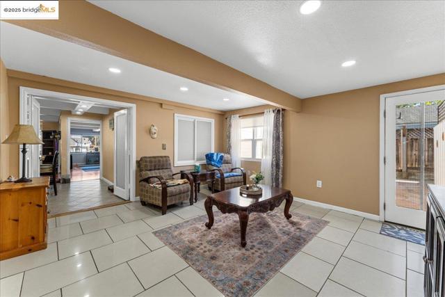18943 Crest Ave, Castro Valley CA: https://media.crmls.org/mediaz/2f25f16a-9b85-46a5-9c20-0430047bf4c0.jpg