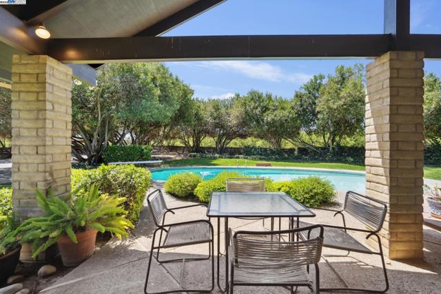 419 Burkhard Rd, Patterson CA: https://media.crmls.org/mediaz/2f261ed7-133a-409d-a9cd-a970437b421d.jpg