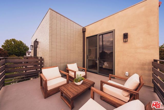 2114 Pier Avenue, Santa Monica CA: https://media.crmls.org/mediaz/2f263d22-efea-478c-9a71-e6d9eefa0385.jpg