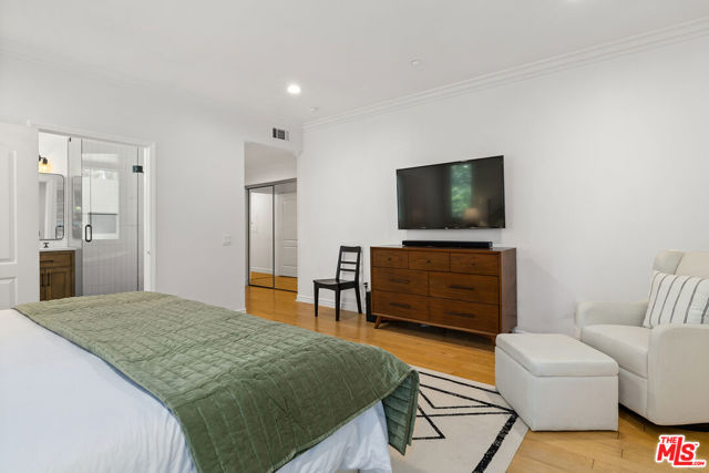 1601 S Bentley Avenue, Los Angeles CA: https://media.crmls.org/mediaz/2f265150-4772-4cb0-b9bb-157ad4e611f7.jpg