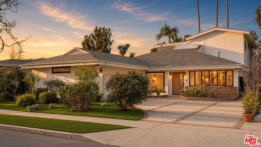 2407 Guthrie Drive — Contemporary