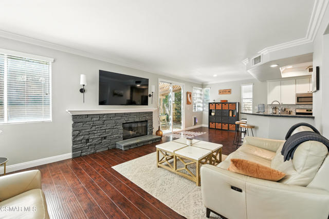 6224 Tangelo Place, Simi Valley CA: https://media.crmls.org/mediaz/2f276270-0132-4fba-9dcb-735e9e4e8d62.jpg