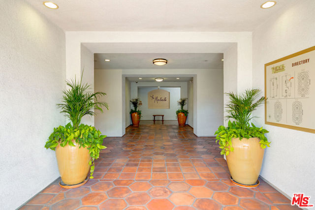 2001 ARTESIA Boulevard, Redondo Beach, California 90278, 1 Bedroom Bedrooms, ,Residential,Sold,ARTESIA,22140751