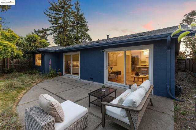 6824 Wilton Dr, Oakland CA: https://media.crmls.org/mediaz/2f284600-9584-4278-8e99-bb989df83ff0.jpg