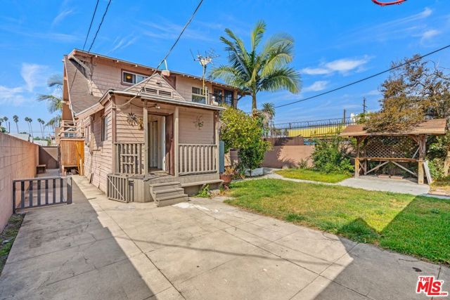 4812 Arlington Avenue, Los Angeles CA: https://media.crmls.org/mediaz/2f28752e-2d71-4258-ad68-d19d4b37251a.jpg