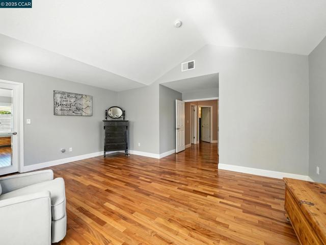 3052 Miwok Way, Clayton CA: https://media.crmls.org/mediaz/2f28ee56-c822-4032-bf4f-6758f17f253d.jpg