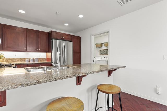 3528 Shoreline Bluff Ln, San Diego CA: https://media.crmls.org/mediaz/2f28f611-f50b-4d13-80f5-0bfc8f059533.jpg