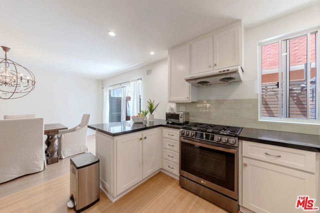 933 17th Street, Santa Monica CA: https://media.crmls.org/mediaz/2f29ae87-17b3-4427-8b51-96f59d0ce5c6.jpg