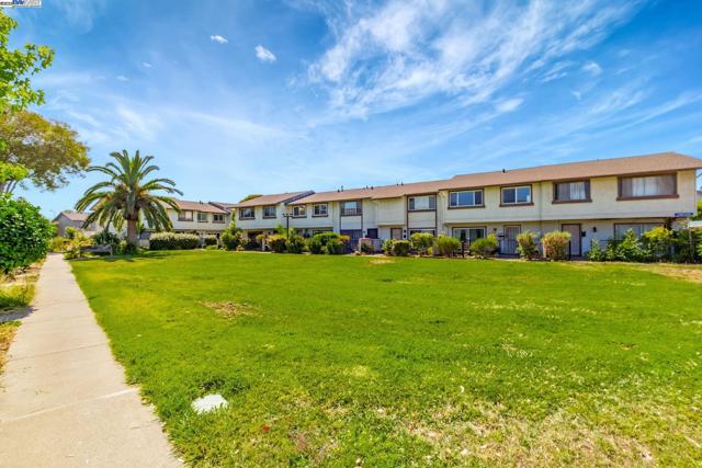 4312 Solano Way, Union City CA: https://media.crmls.org/mediaz/2f29e1d7-81e1-4eb5-982d-8fdbe9fbdbdb.jpg