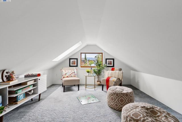 3206 Garfield Ave, Alameda CA: https://media.crmls.org/mediaz/2f2a52eb-dc4d-4abb-a5fb-5e620f768fbd.jpg